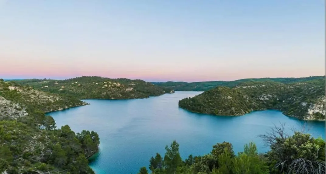 Appartement Climatise Parc Paradis 150 M Des Thermes Gréoux-les-Bains شقة