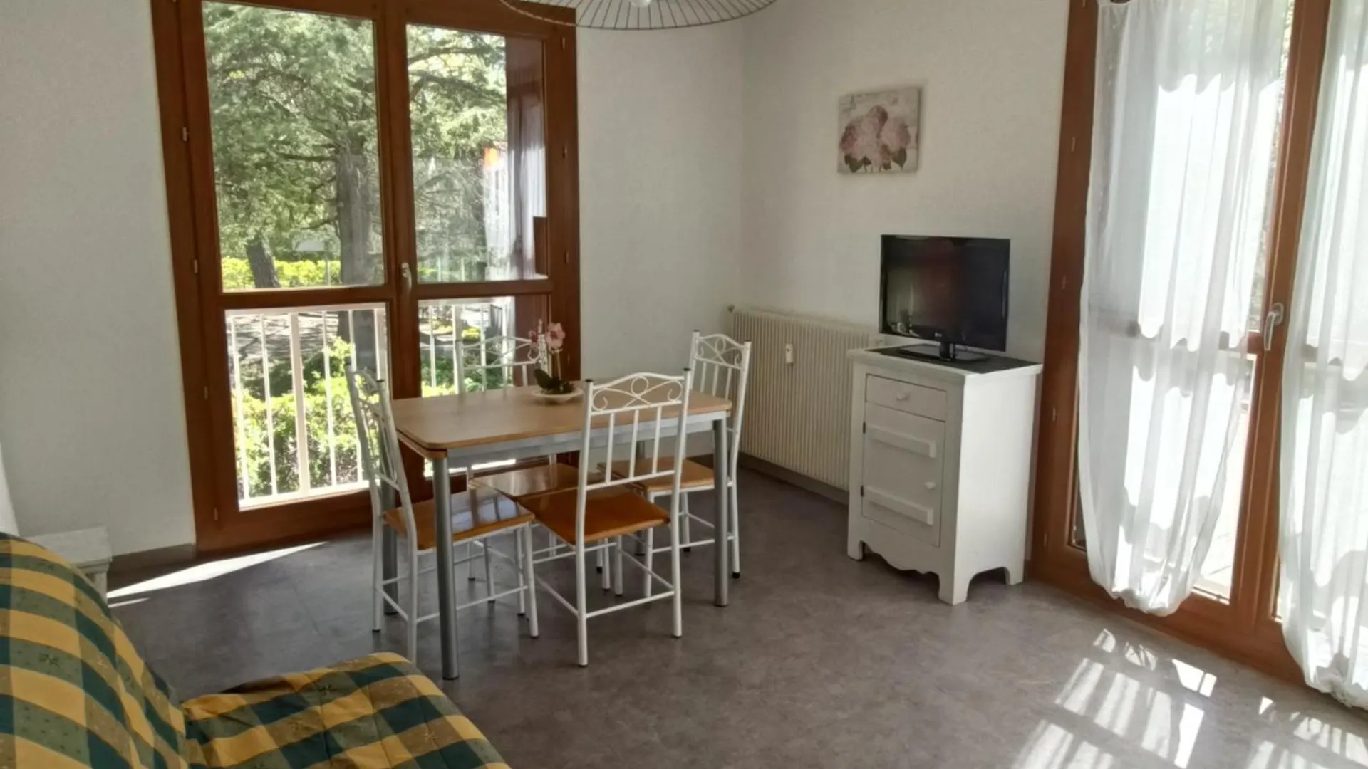 Apartment Appartement Climatise Parc Paradis 150 M Des Thermes Greoux-les-Bains